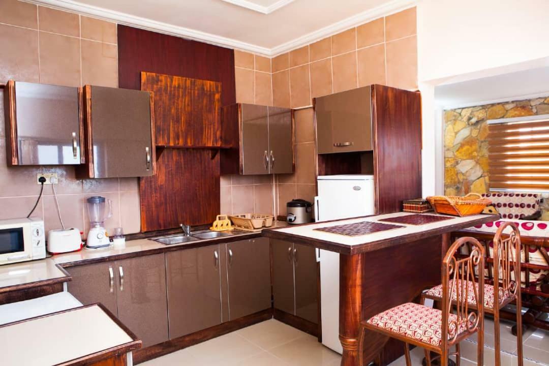 Maxwell Court Apartments Accra Ngoại thất bức ảnh